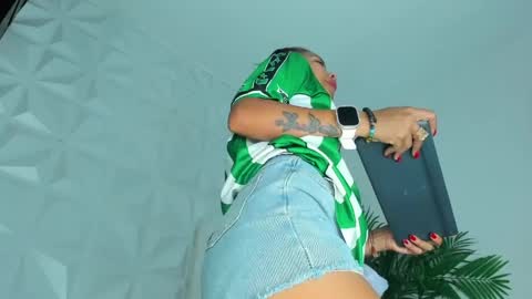 Snapshot of hellen_sky_ chatting on May 23, 7:07 pm hellen online show from May 23, 7:07 pm