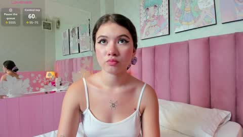 Snapshot of hellencute18_ chatting on May 22, 3:06 pm online show from May 22, 3:06 pm