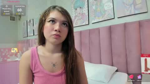 Snapshot of hellencute18_ chatting on June 8, 11:10 am online show from June 8, 11:10 am