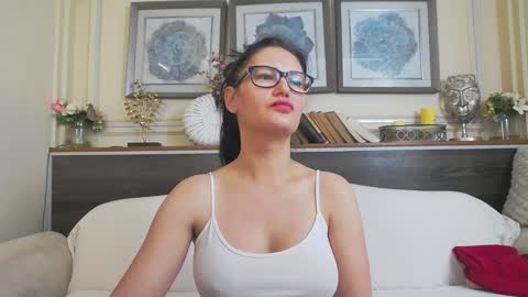 Snapshot of hellendesire chatting on January 20, 3:59 am online show from January 20, 3:59 am