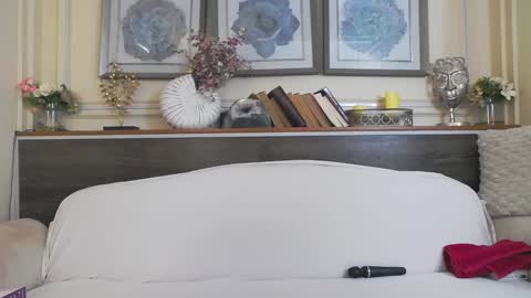 Snapshot of hellendesire chatting on February 1, 4:14 am online show from February 1, 4:14 am