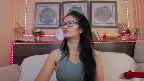 Snapshot of hellendesire chatting on February 21, 4:18 am online show from February 21, 4:18 am