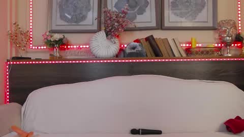 Snapshot of hellendesire chatting on February 21, 7:23 am online show from February 21, 7:23 am