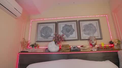 Snapshot of hellendesire chatting on February 22, 10:18 am online show from February 22, 10:18 am