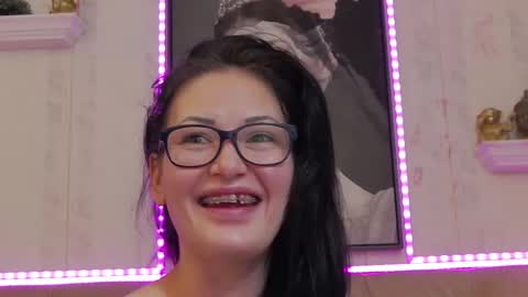 Snapshot of hellendesire chatting on February 26, 4:14 am online show from February 26, 4:14 am