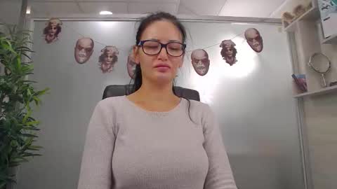 Snapshot of hellendesire chatting on October 27, 3:54 am online show from October 27, 3:54 am