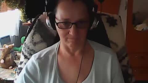 Snapshot of hellenmarie chatting on December 21, 11:33 am hellenmarie online show from December 21, 11:33 am