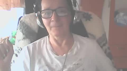 Snapshot of hellenmarie chatting on February 1, 11:20 am hellenmarie online show from February 1, 11:20 am