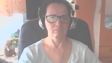 Snapshot of hellenmarie chatting on March 9, 11:14 am hellenmarie online show from March 9, 11:14 am