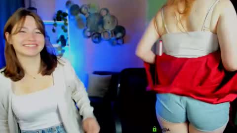 Snapshot of helli_belli chatting on September 11, 7:47 pm Helli online show from September 11, 7:47 pm