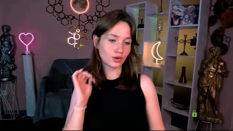 Snapshot of helli_belli chatting on October 17, 7:16 pm Helli online show from October 17, 7:16 pm