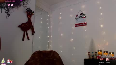 Snapshot of hello_candy chatting on November 9, 10:19 pm Candy online show from November 9, 10:19 pm