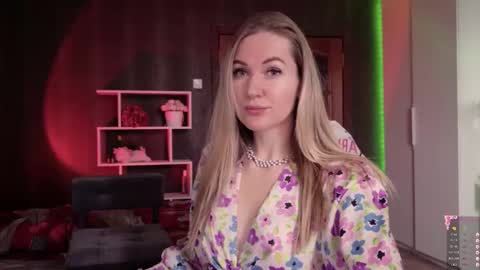 Alisia  Monday to Friday from 10 am to 4 pm GMT 2 online show from November 1, 8:16 am