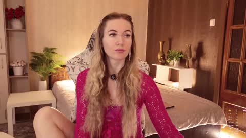 Alisia  Monday to Friday from 10 am to 4 pm GMT 2 online show from April 23, 8:13 am