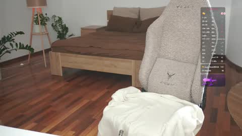 Snapshot of hello_taya chatting on September 25, 7:06 pm Taya online show from September 25, 7:06 pm