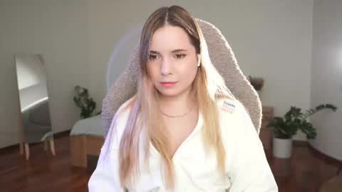 Snapshot of hello_taya chatting on September 29, 6:13 pm Taya online show from September 29, 6:13 pm