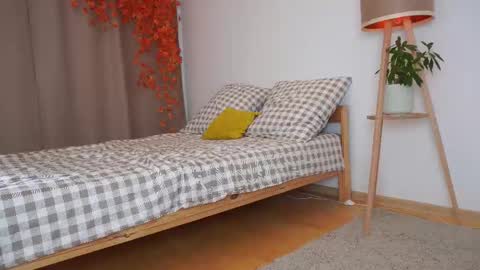 Snapshot of hello_taya chatting on October 6, 10:40 pm Taya online show from October 6, 10:40 pm