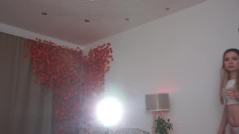 Snapshot of hello_taya chatting on October 12, 12:31 am Taya online show from October 12, 12:31 am