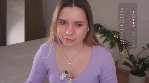 Snapshot of hello_taya chatting on December 22, 2:25 pm Taya online show from December 22, 2:25 pm