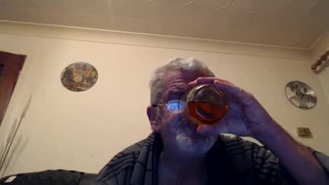 Snapshot of helloyou64 chatting on December 20, 6:26 pm helloyou64 online show from December 20, 6:26 pm