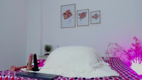 Snapshot of hellzel_moon chatting on October 3, 7:22 pm Hellzel online show from October 3, 7:22 pm