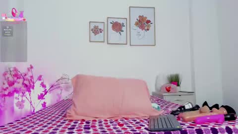 Snapshot of hellzel_moon chatting on October 9, 7:23 pm Hellzel online show from October 9, 7:23 pm