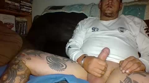 Snapshot of helpmecumhard4uxxx chatting on February 2, 3:11 pm helpmecumhard4uxxx online show from February 2, 3:11 pm