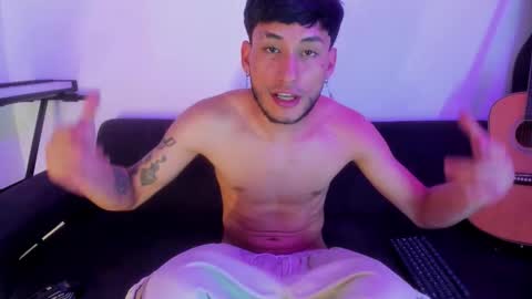 henrik_senn online show from December 1, 11:32 pm