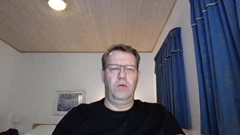 Snapshot of henrikrp1971 chatting on December 11, 12:33 am henrikrp1971 online show from December 11, 12:33 am