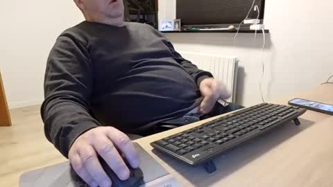 Snapshot of henrikrp1971 chatting on January 5, 9:03 pm henrikrp1971 online show from January 5, 9:03 pm