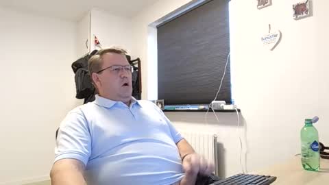 Snapshot of henrikrp1971 chatting on January 18, 11:32 am henrikrp1971 online show from January 18, 11:32 am