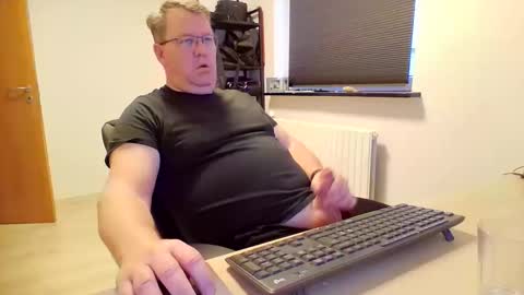 Snapshot of henrikrp1971 chatting on February 1, 3:07 pm henrikrp1971 online show from February 1, 3:07 pm