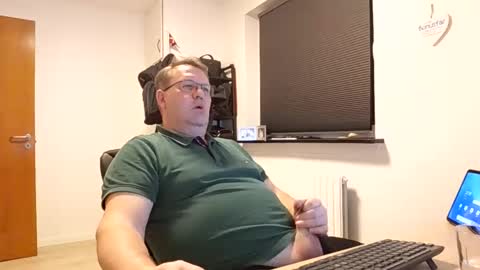 Snapshot of henrikrp1971 chatting on February 6, 9:17 pm henrikrp1971 online show from February 6, 9:17 pm