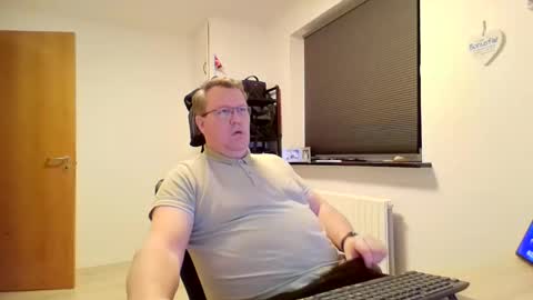 Snapshot of henrikrp1971 chatting on February 16, 5:37 pm henrikrp1971 online show from February 16, 5:37 pm