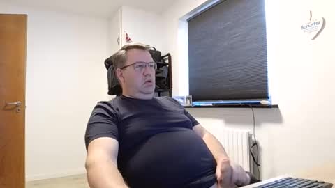 Snapshot of henrikrp1971 chatting on February 23, 2:46 pm henrikrp1971 online show from February 23, 2:46 pm