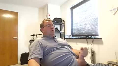 Snapshot of henrikrp1971 chatting on October 2, 2:46 pm henrikrp1971 online show from October 2, 2:46 pm