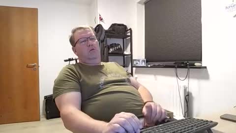 Snapshot of henrikrp1971 chatting on October 17, 5:48 pm henrikrp1971 online show from October 17, 5:48 pm