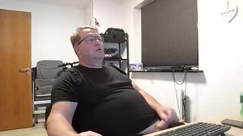 Snapshot of henrikrp1971 chatting on November 16, 8:14 pm henrikrp1971 online show from November 16, 8:14 pm