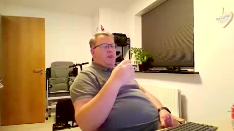 Snapshot of henrikrp1971 chatting on December 2, 7:09 pm henrikrp1971 online show from December 2, 7:09 pm