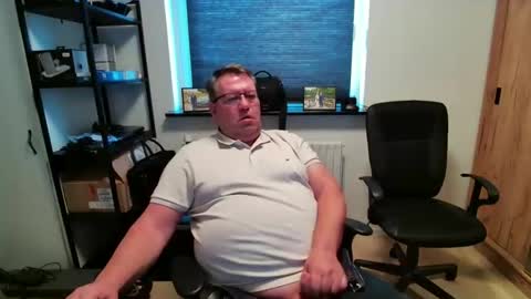henrikrp1971 online show from April 19, 3:33 pm