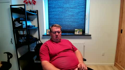 Snapshot of henrikrp1971 chatting on June 15, 7:43 am henrikrp1971 online show from June 15, 7:43 am