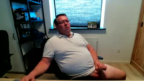 Snapshot of henrikrp1971 chatting on June 19, 4:55 pm henrikrp1971 online show from June 19, 4:55 pm