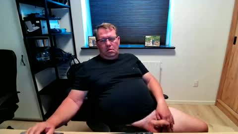 Snapshot of henrikrp1971 chatting on June 20, 7:27 pm henrikrp1971 online show from June 20, 7:27 pm