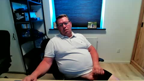 Snapshot of henrikrp1971 chatting on June 23, 12:36 pm henrikrp1971 online show from June 23, 12:36 pm