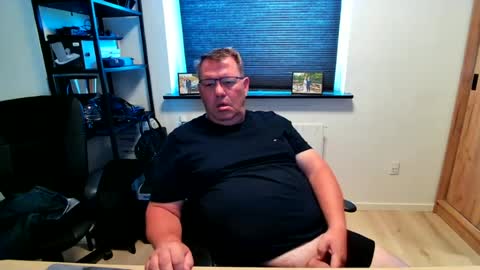 Snapshot of henrikrp1971 chatting on June 26, 8:30 am henrikrp1971 online show from June 26, 8:30 am