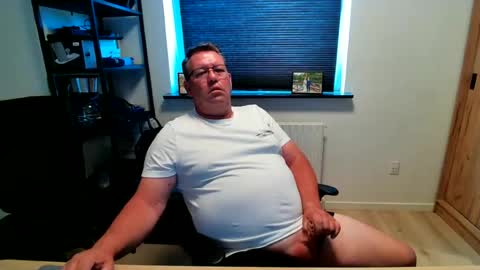 Snapshot of henrikrp1971 chatting on June 29, 12:27 pm henrikrp1971 online show from June 29, 12:27 pm