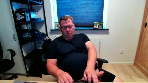 Snapshot of henrikrp1971 chatting on July 1, 9:22 am henrikrp1971 online show from July 1, 9:22 am