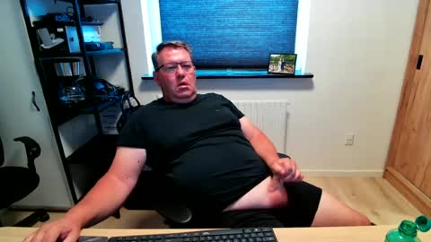 Snapshot of henrikrp1971 chatting on July 2, 12:33 pm henrikrp1971 online show from July 2, 12:33 pm