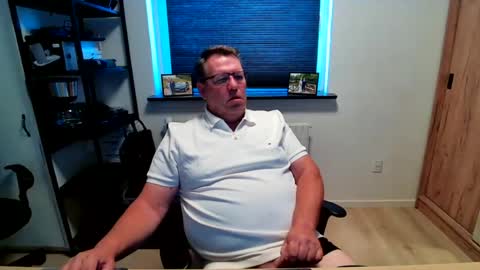 Snapshot of henrikrp1971 chatting on July 8, 12:42 pm henrikrp1971 online show from July 8, 12:42 pm