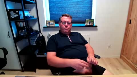Snapshot of henrikrp1971 chatting on July 22, 9:23 am henrikrp1971 online show from July 22, 9:23 am